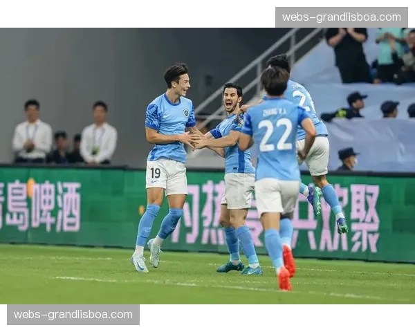 深圳新鹏城八场失十五球防守薄弱，场均失球近两个